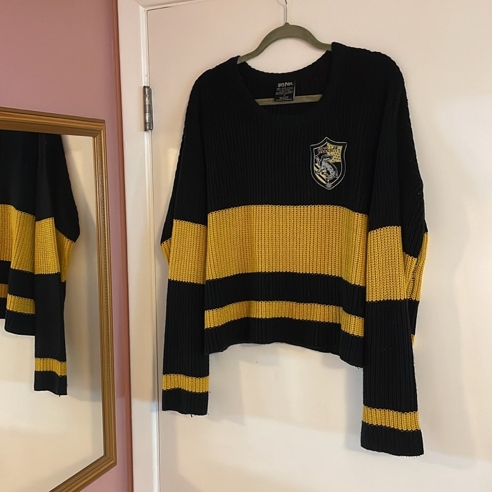 Harry Potter Hot Topic Plus Hufflepuff Quidditch Cropped Oversized Knit Pullover